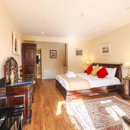 Heather House Bed & Breakfast