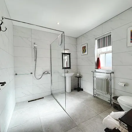 Heather House 3* Laragh