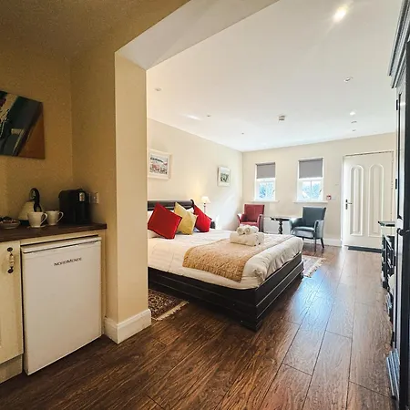 Heather House Bed & Breakfast 3*