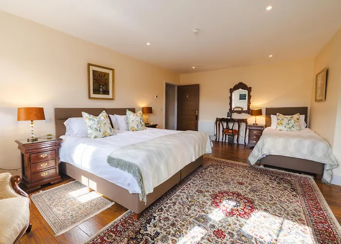 לינה וארוחת בוקר Heather House 3*